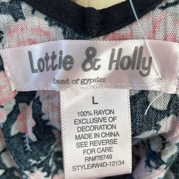 NWT Band of Gypsies Floral Cross Back Crochet Flowy Tank - Size Large (Girls) - Picture 10 of 12